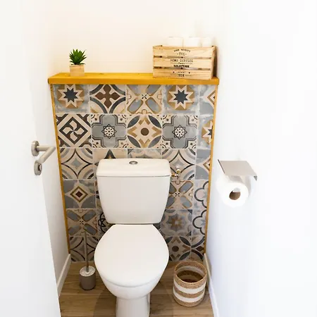 Spacieux Avec Parking Prive A *