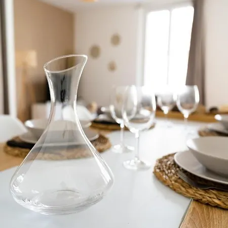 Spacieux Avec Parking Prive A *