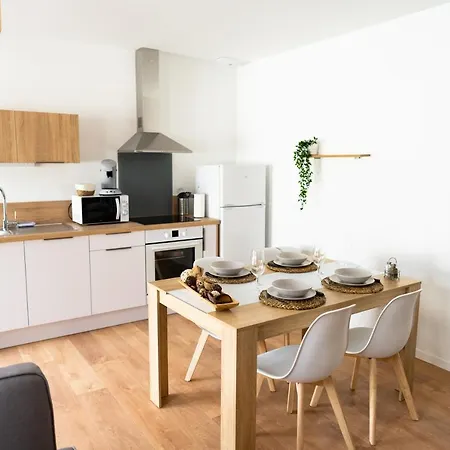 Appartement Spacieux Avec Parking Prive A