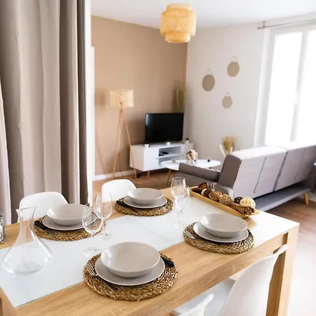 Spacieux Avec Parking Prive A Apartment