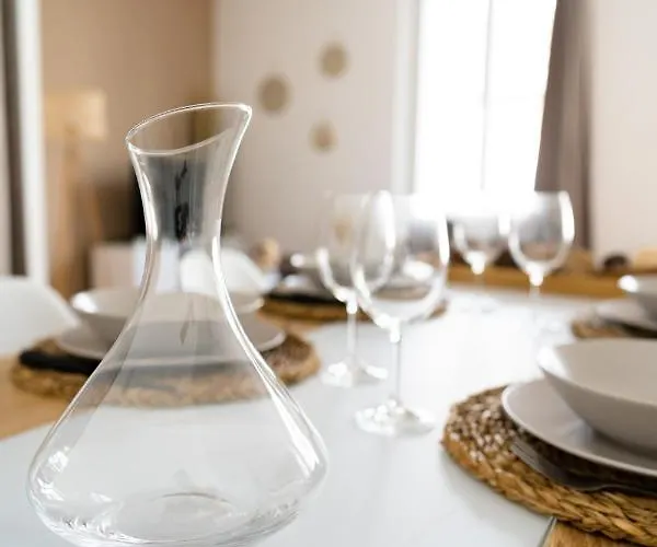 Spacieux Avec Parking Prive A *